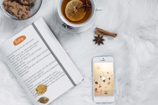 Free Smartphone Mockup With Christmas Concept Psd