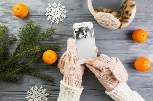 Free Smartphone Mockup With Christmas Decoration Psd