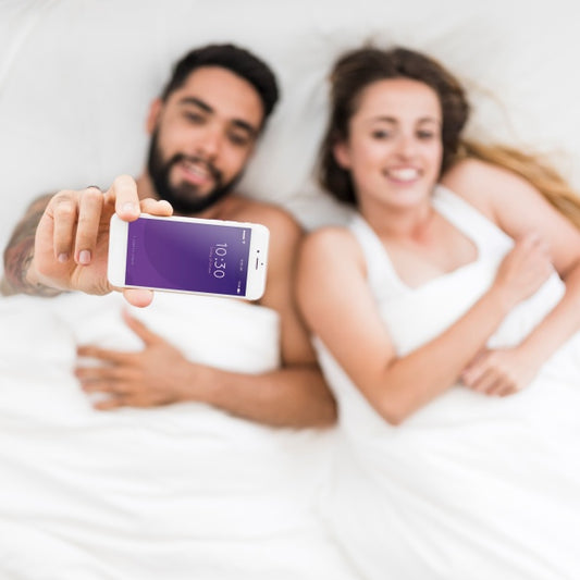 Free Smartphone Mockup With Couple In Bed Psd