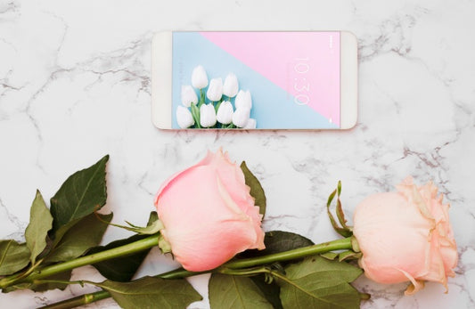 Free Smartphone Mockup With Floral Decoration Psd