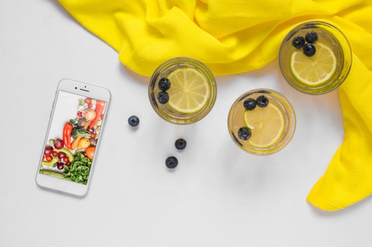 Free Smartphone Mockup With Healthy Food Concept Psd