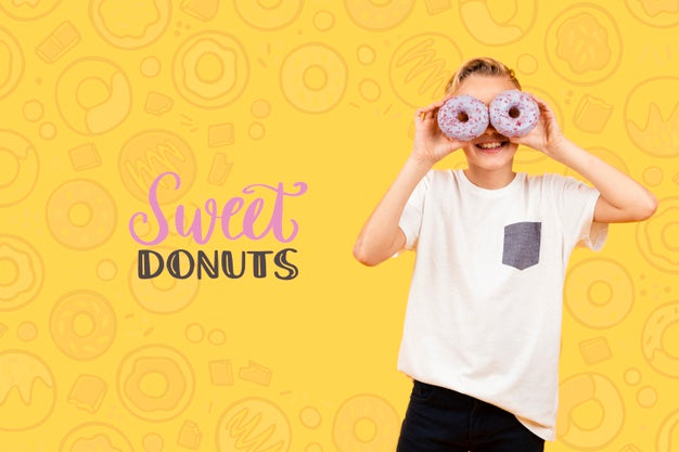 Free Smiley Child Posing With Donuts Over Eyes Psd
