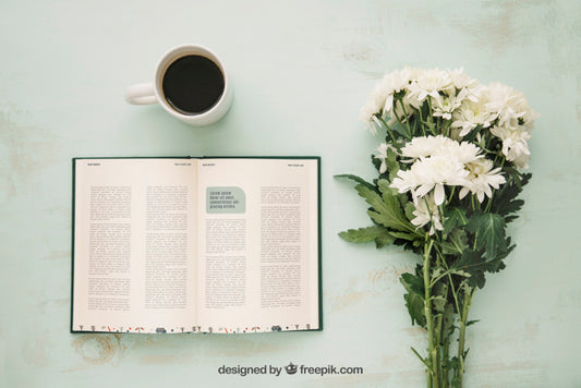 Free Spring Concept Mockup With Bouquet And Book Psd