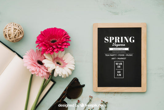 Free Spring Concept Mockup With Slate And Beautiful Flowers Psd