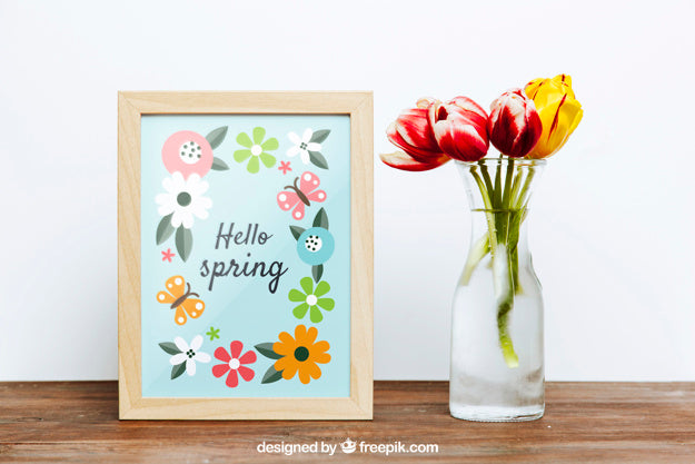 Free Spring Mockup With Frame And Vase Of Flowers Psd