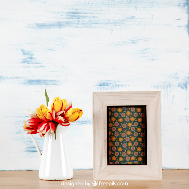 Free Spring Mockup With Frame And White Vase Of Flowers Psd