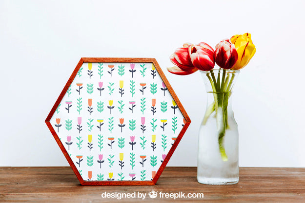 Free Spring Mockup With Hexagonal Frame And Vase Of Flowers Psd