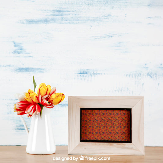 Free Spring Mockup With Horizontal Frame And Vase Of Flowers Psd