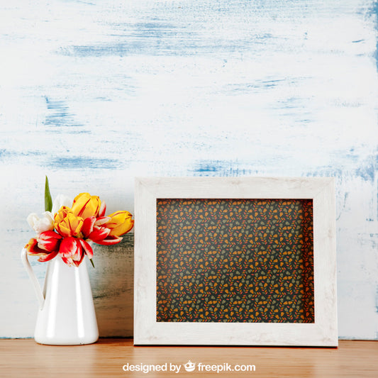 Free Spring Mockup With Horizontal Frame And Vase Of Flowers Psd
