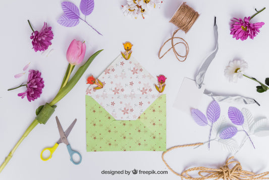 Free Spring Mockup With Open Envelope Psd