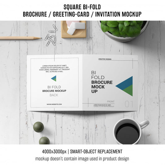 Free Square Bi-Fold Brochure Or Greeting Card Mockup On Wooden Workspace Psd