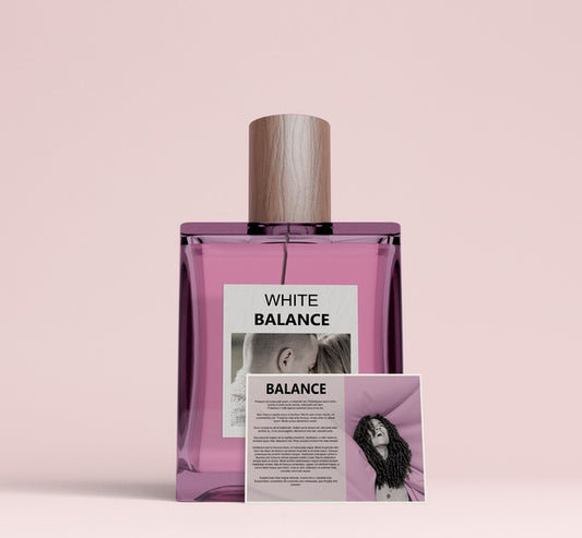 Free Square Bottle Of Perfume With Descriptive Card Psd