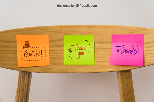 Free Sticky Note Mockup On Chair Psd