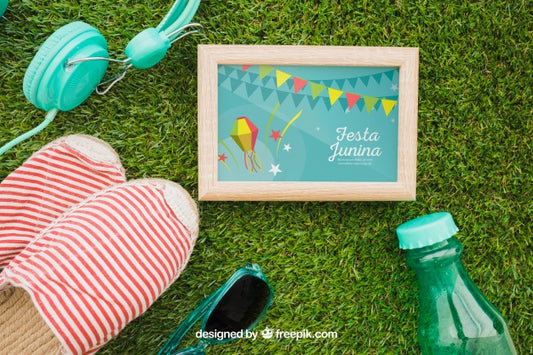 Free Summer Concept With Frame On Grass Psd