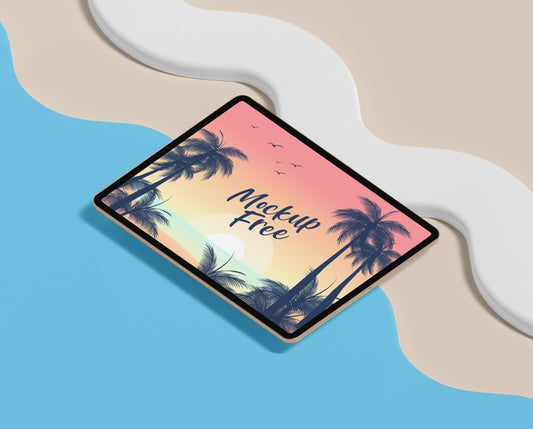 Free Summer Concept With Tablet And Beach Psd