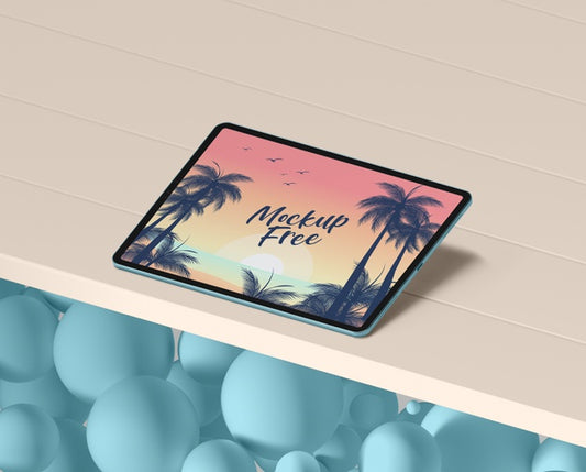 Free Summer Concept With Tablet On Table Psd