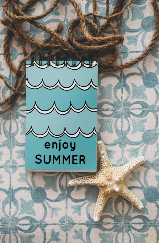 Free Summer Mockup With Notepad Psd