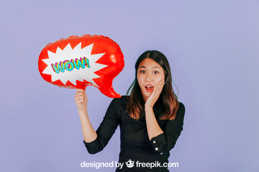 Free Surprised Woman With Speech Balloon Mockup Psd