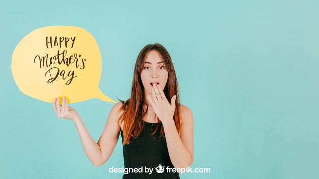 Free Surprised Woman With Speech Bubble Mockup Psd