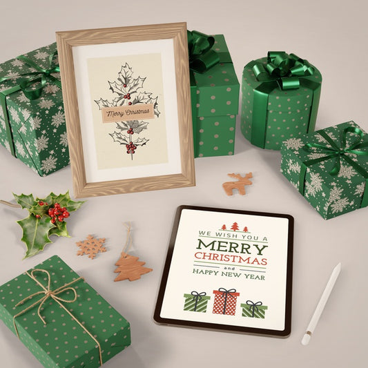 Free Tablet And Painting With Christmas Theme Psd
