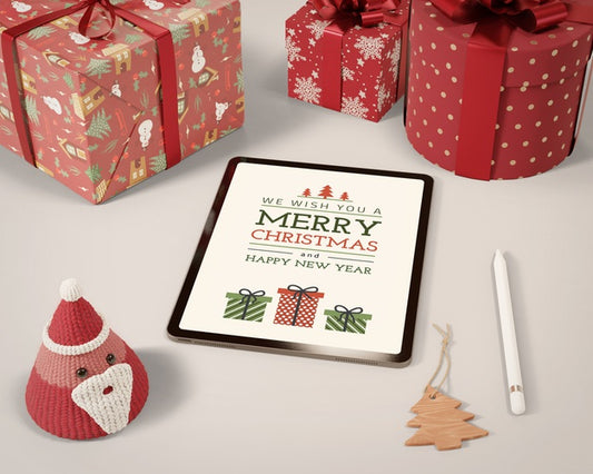 Free Tablet And Set Of Gift Collection On Table Psd