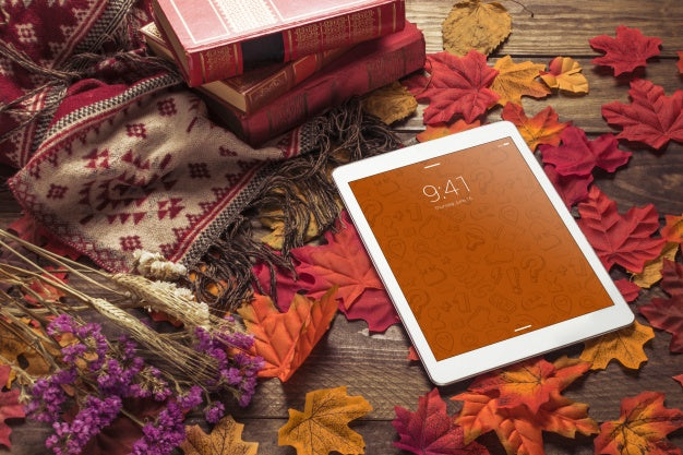 Free Tablet Mockup With Autumn Concept Psd