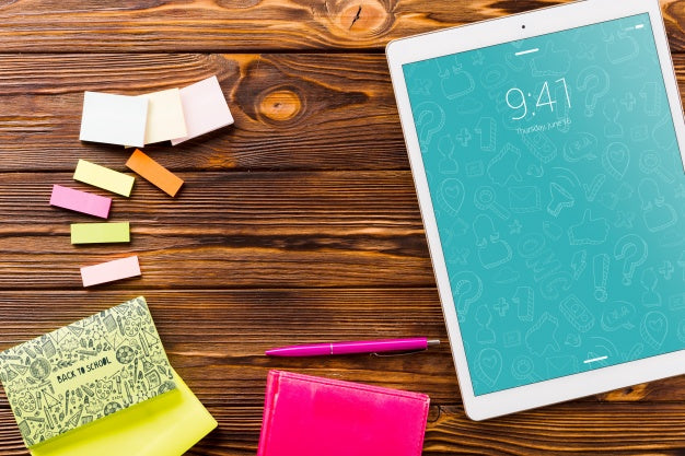 Free Tablet Mockup With Back To School Concept Psd