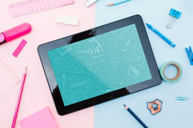 Free Tablet Mockup With Back To School Concept Psd