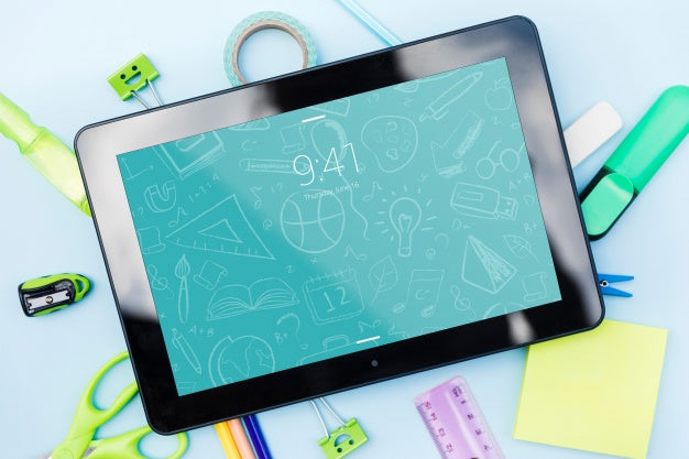 Free Tablet Mockup With Back To School Concept Psd