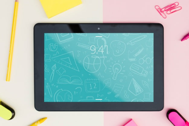 Free Tablet Mockup With Back To School Concept Psd