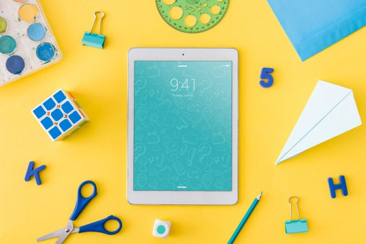 Free Tablet Mockup With Back To School Concept Psd