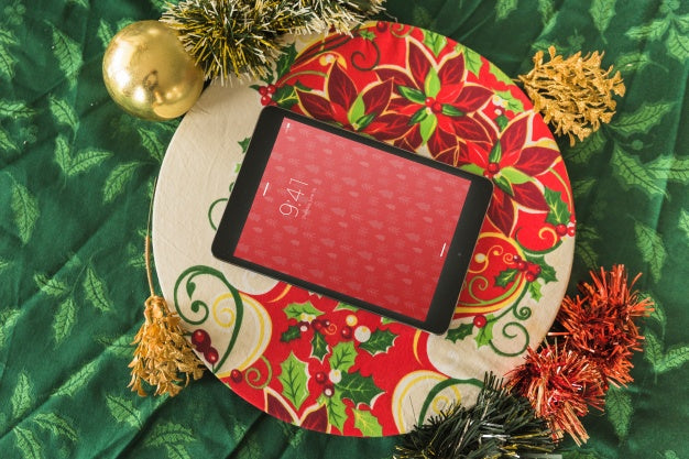 Free Tablet Mockup With Christmas Concept Psd