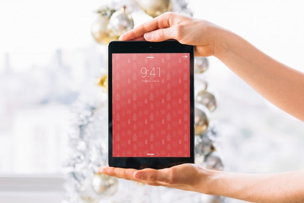 Free Tablet Mockup With Christmas Concept Psd