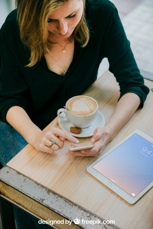 Free Tablet Mockup With Coffee And Woman Psd