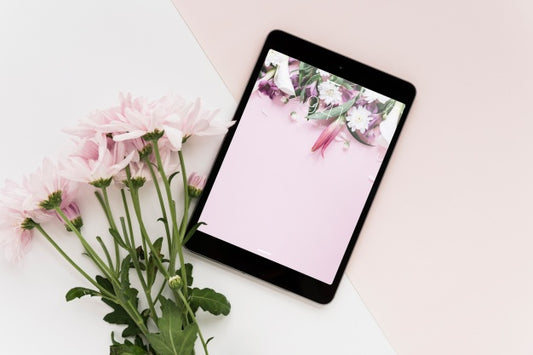 Free Tablet Mockup With Flowers Psd