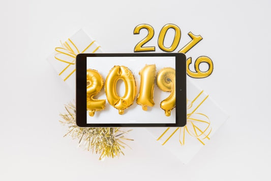 Free Tablet Mockup With New Year Decoration Psd