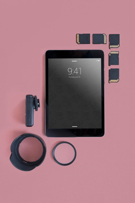 Free Tablet Mockup With Photography Concept Psd