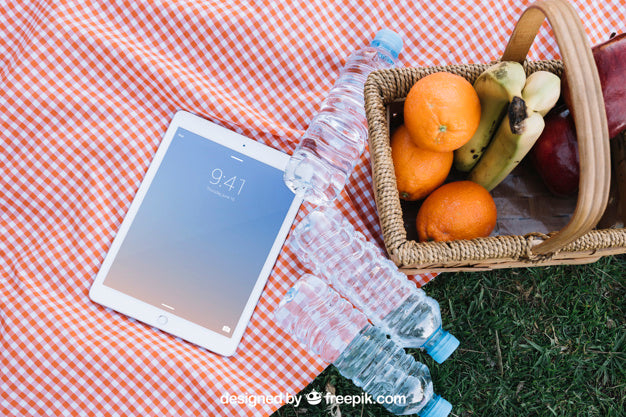Free Tablet Mockup With Picnic Concept Psd