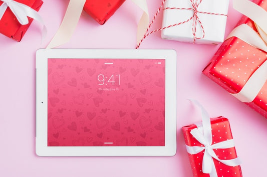 Free Tablet Mockup With Valentines Day Elements Psd