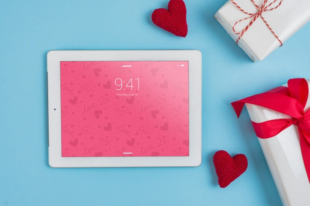 Free Tablet Mockup With Valentines Day Elements Psd