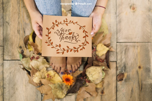Free Thanksgiving Mockup With Cardboard Psd