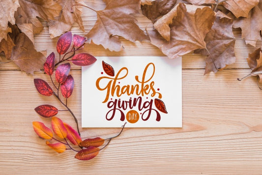 Free Thanksgiving Mockup With Greeting Card Psd