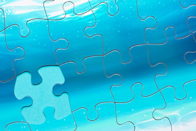 Free Top View Arrangement With Puzzle Missing One Piece Psd