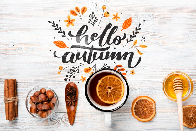 Free Top View Autumn Arrangement On Wooden Background Psd