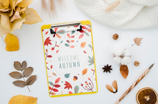 Free Top View Clipboard Mock-Up With Welcome Autumn Psd