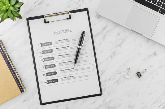Free Top View Clipboard On The Desk With Mock-Up Psd
