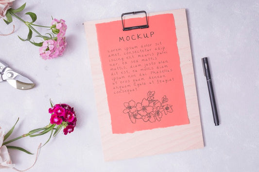 Free Top View Gardening Elements With Clipboard Mock-Up Psd