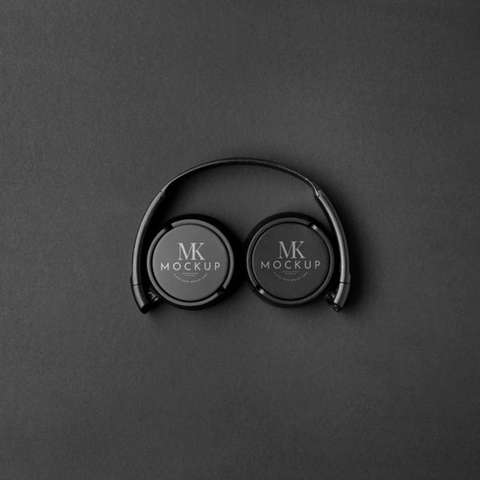 Free Top View Headphones On Dark Background Psd