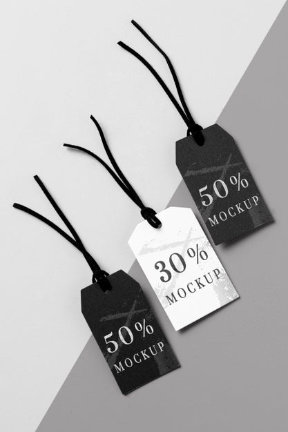 Free Top View Mock-Up Arrangement Of Black And White Clothing Tags Psd