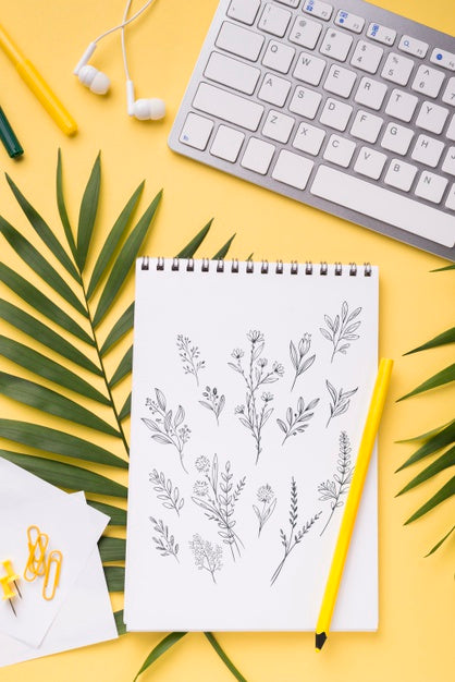 Free Top View Notebook Mock-Up And Pen Near With Tropical Leaves Psd